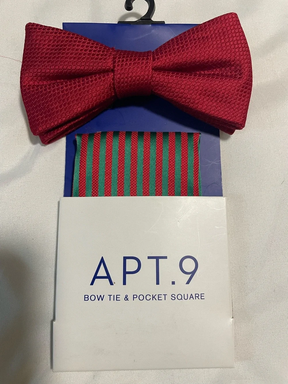 🎩NWT Apt. 9 Red Bow Tie with Green and Red Stripe Pocket Square